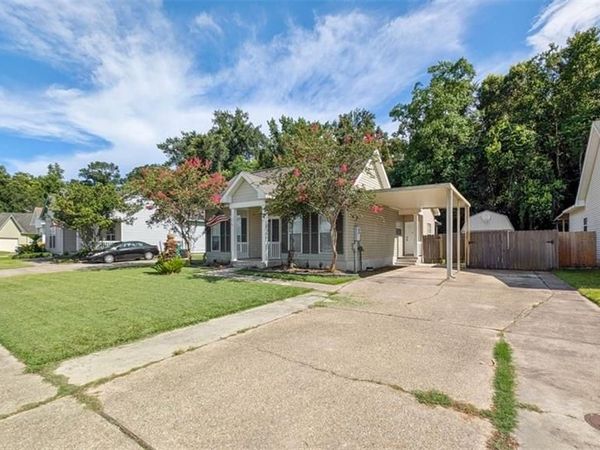 2735 VILLAGE Court, Marrero, LA 70072