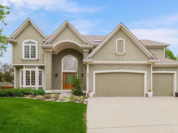 637 NE Sundance Trail, Lee's Summit, MO 64086