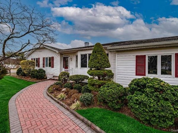 3 Jenny Lane, Holtsville, NY 11742