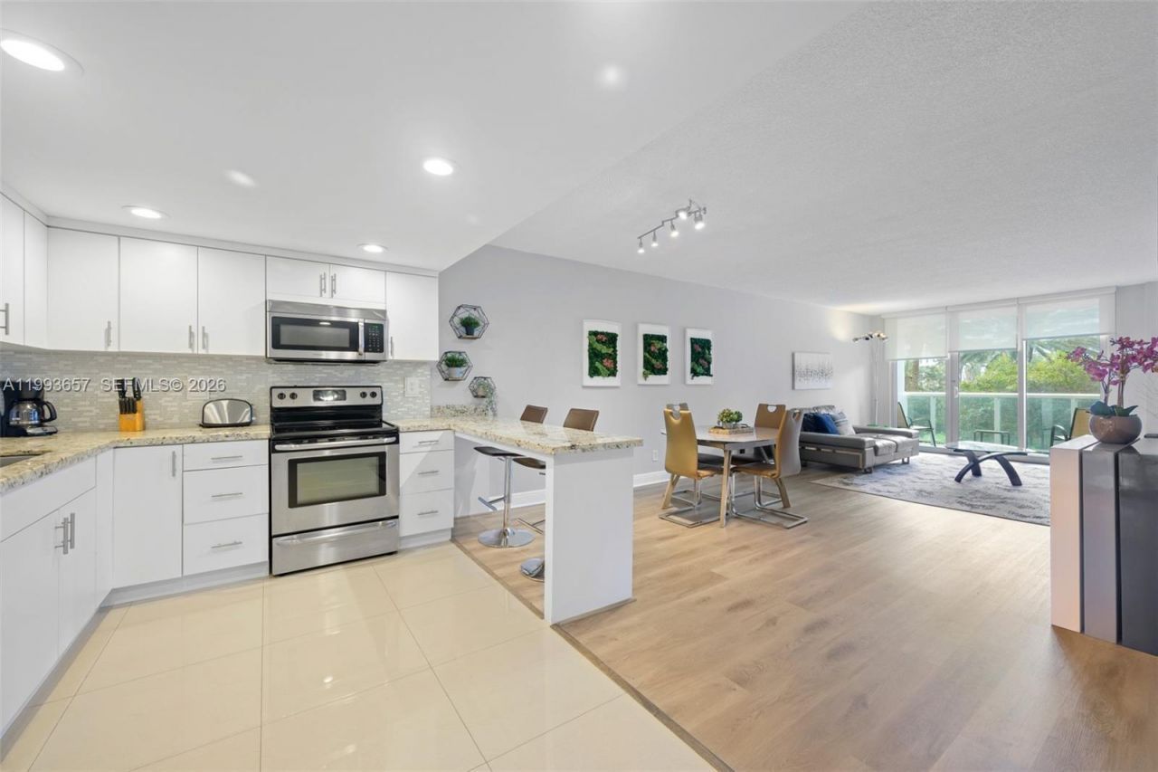 19370 Collins Ave , Unit 225, Sunny Isles Beach, FL 33160 Photo