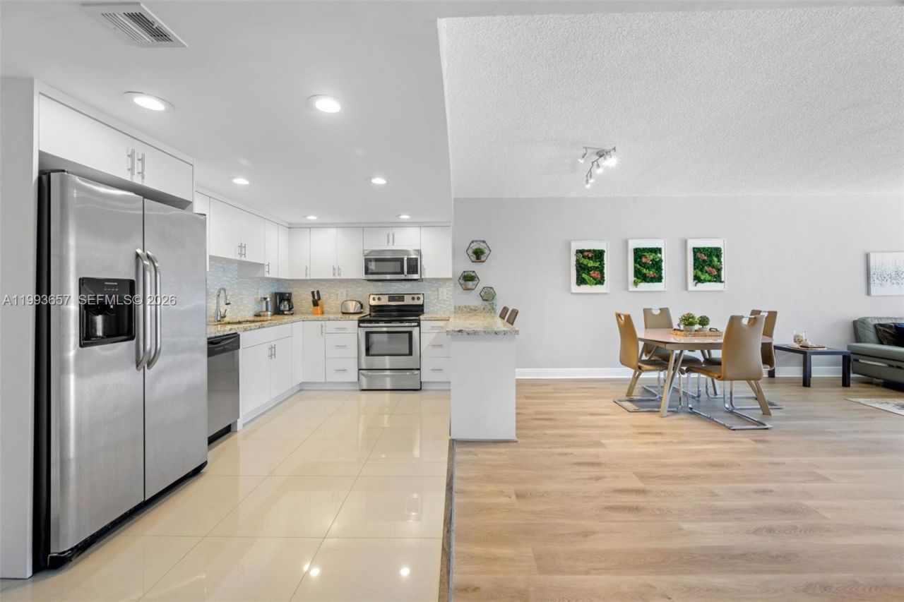 19370 Collins Ave , Unit 225, Sunny Isles Beach, FL 33160 Photo