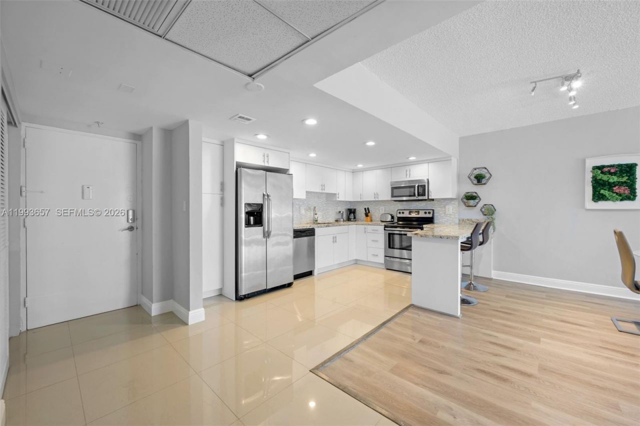 19370 Collins Ave , Unit 225, Sunny Isles Beach, FL 33160 Photo