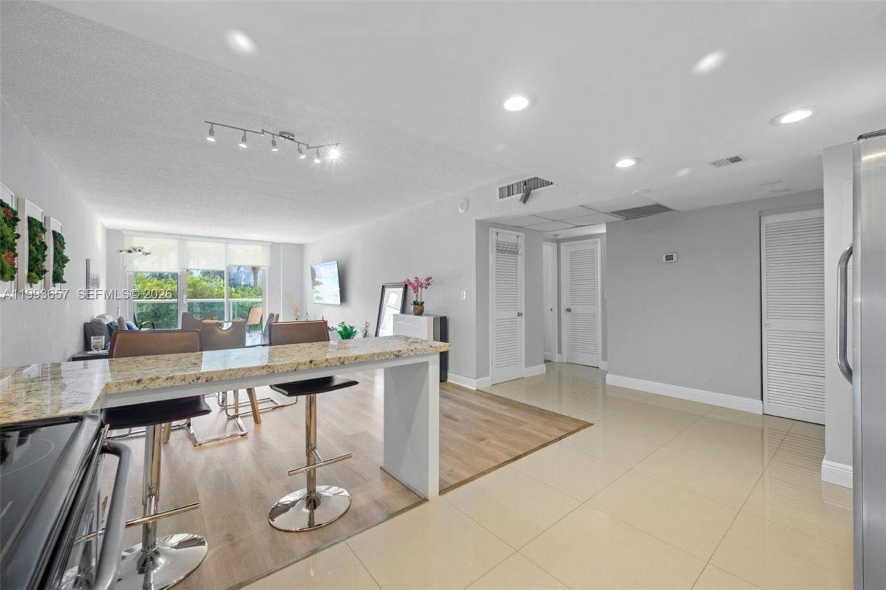 19370 Collins Ave , Unit 225, Sunny Isles Beach, FL 33160 Photo