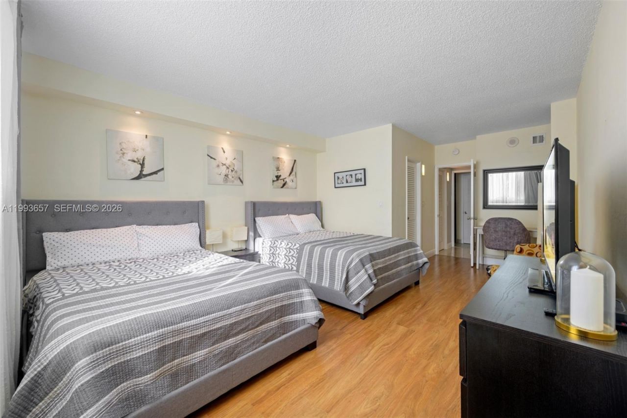 19370 Collins Ave , Unit 225, Sunny Isles Beach, FL 33160 Photo