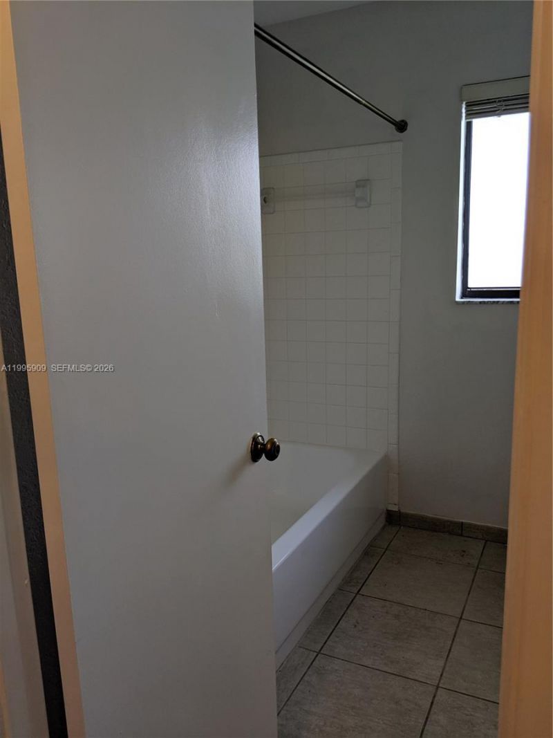 460 Lakeview Dr , Unit 4, Weston, FL 33326 Photo