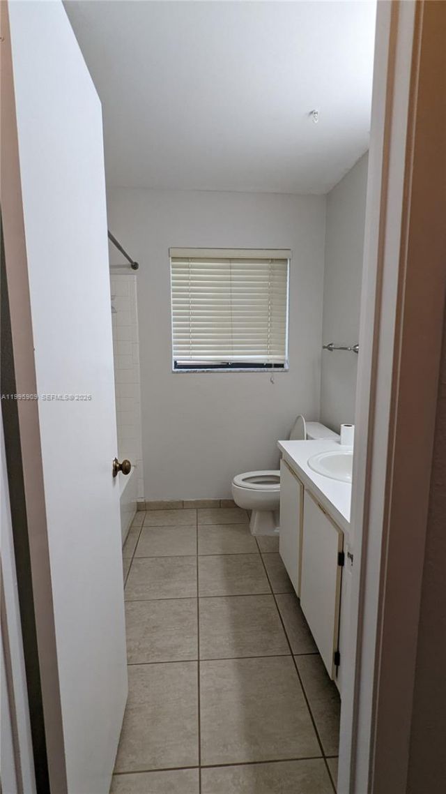 460 Lakeview Dr , Unit 4, Weston, FL 33326 Photo