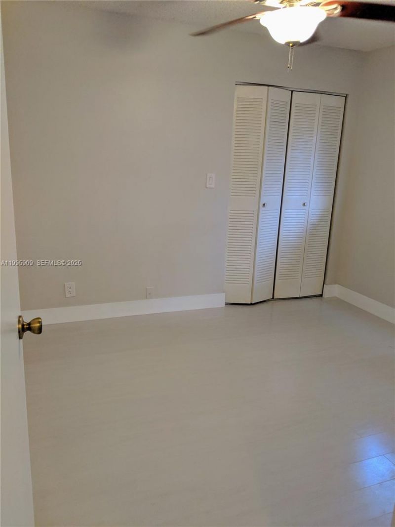 460 Lakeview Dr , Unit 4, Weston, FL 33326 Photo