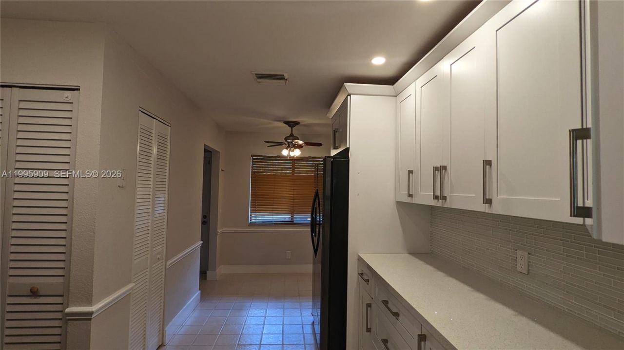 460 Lakeview Dr , Unit 4, Weston, FL 33326 Photo