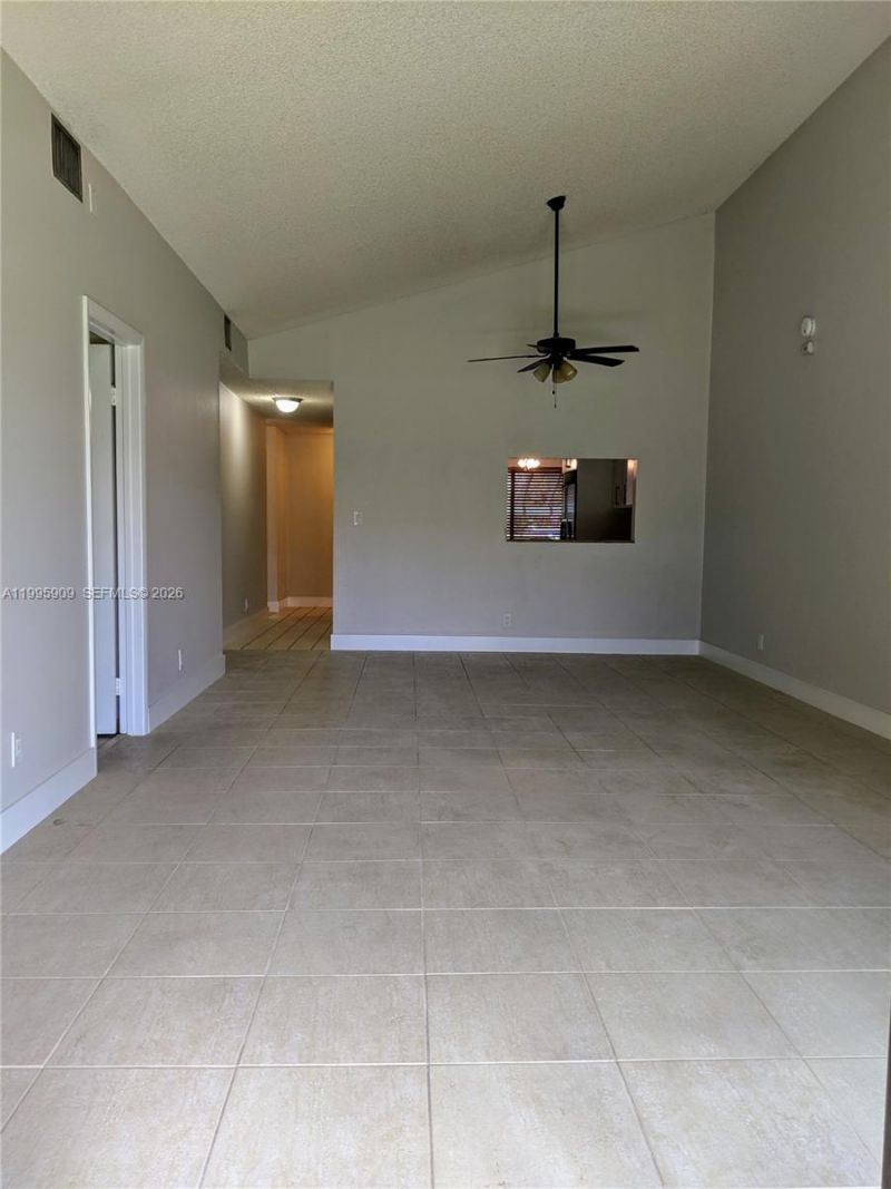 460 Lakeview Dr , Unit 4, Weston, FL 33326 Photo