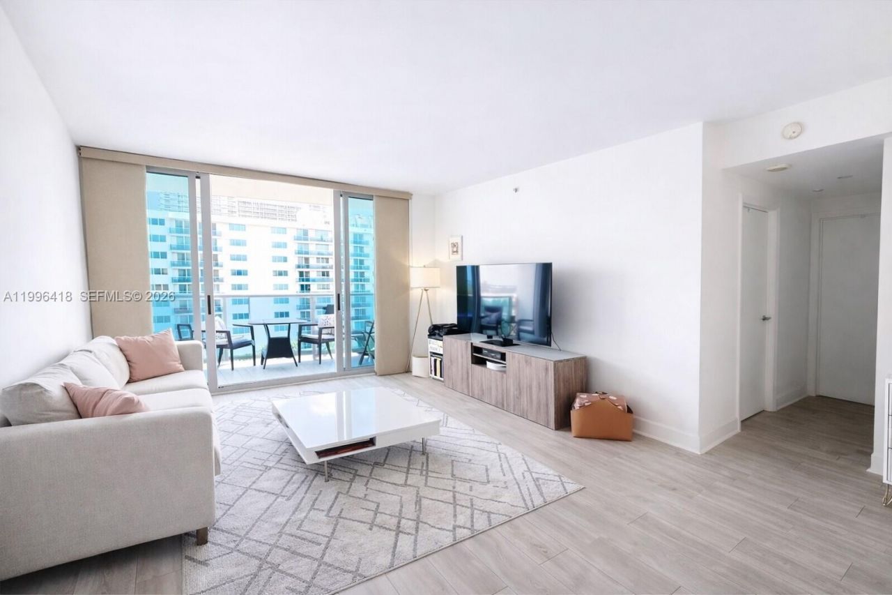 7501 E Treasure Dr, Unit 7L, North Bay Village, FL 33141 Photo