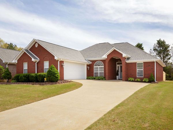212 Dunolly Ln, Florence, AL