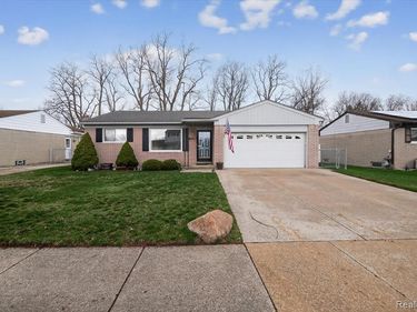 25046 Chestnut Street, Taylor, MI 48180