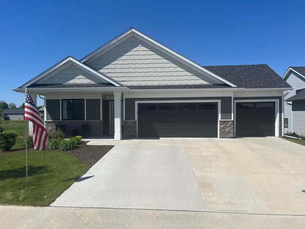 2018 Douglas Trail Drive SE, Pine Island, MN 55963