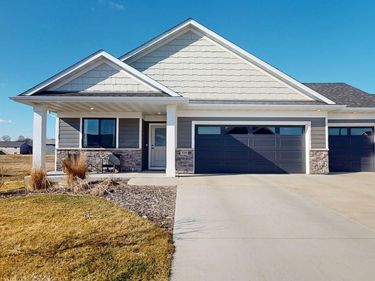 2018 Douglas Trail Drive SE, Pine Island, MN 55963