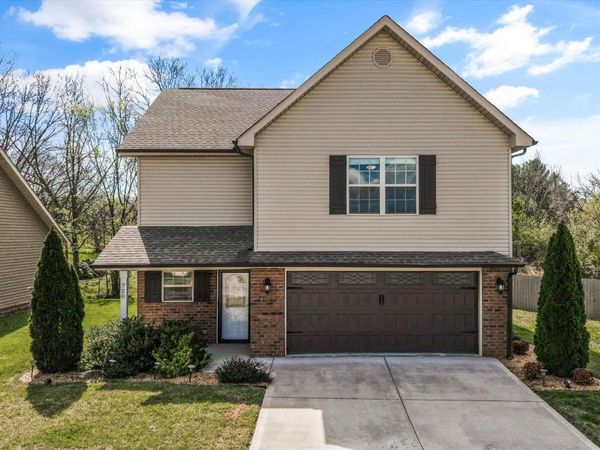 720 Hunter Crest Rd, Maryville, TN 37803