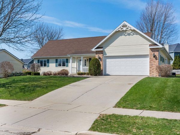565 Oakwood Drive, Oregon, WI 53575