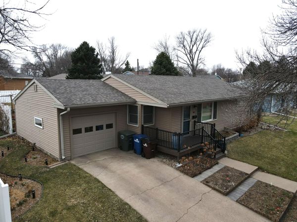 911 W Birch Ave, Mitchell, SD 57301