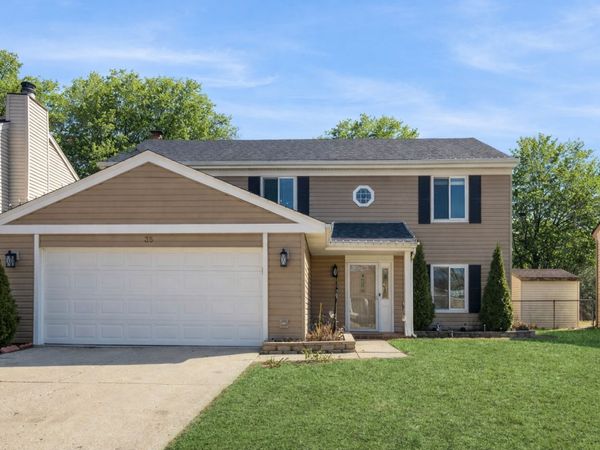 35 Manchester Lane, Vernon Hills, IL 60061