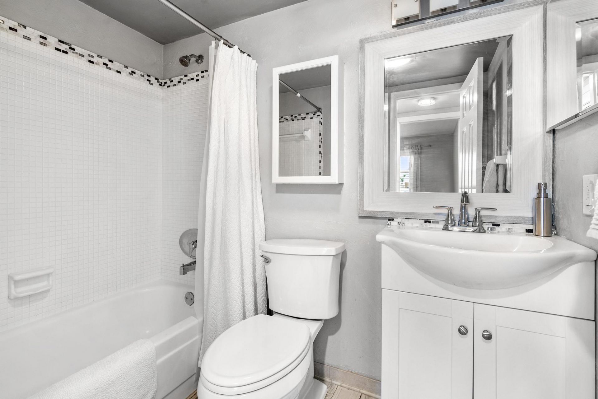 1461 S Ocean Boulevard, Unit 304, Lauderdale by the Sea, FL 33062 Photo