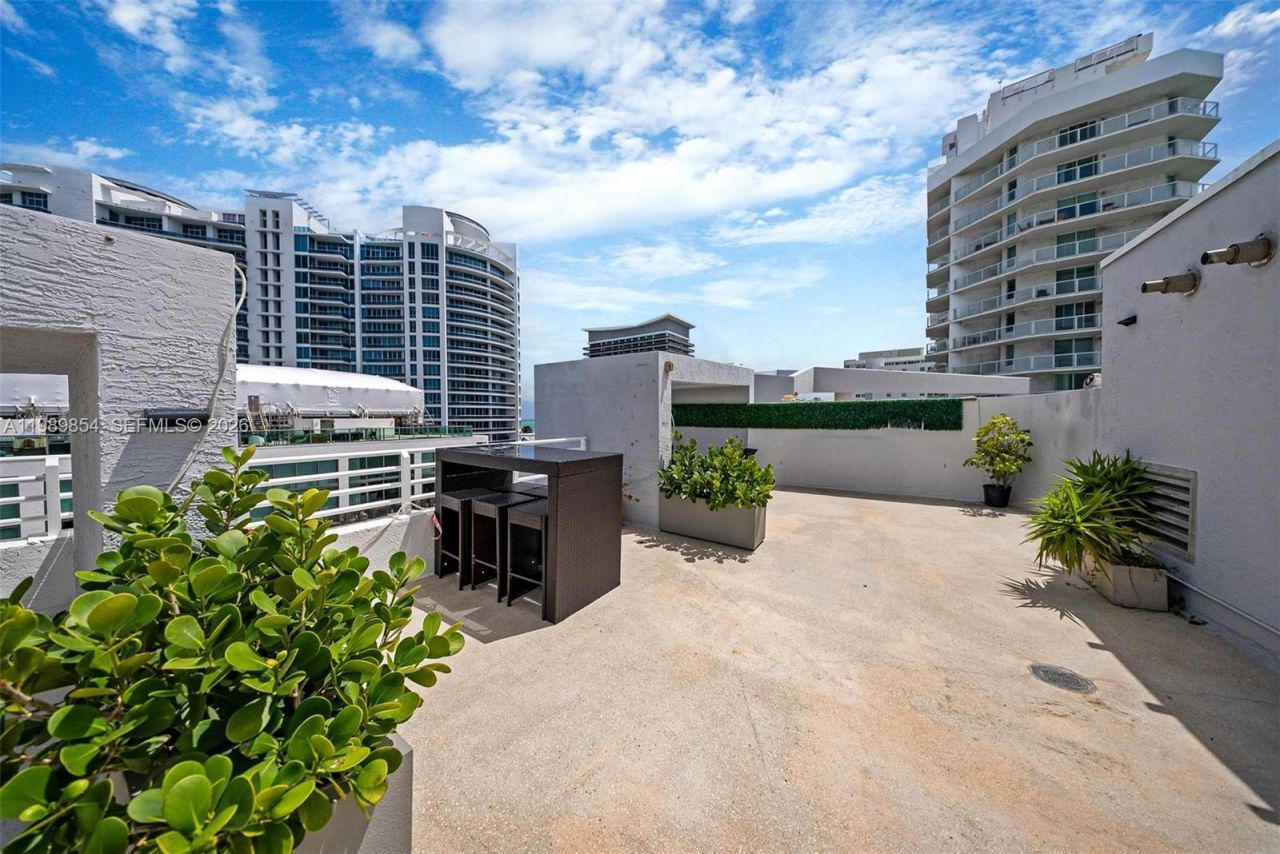 5970 Indian Creek Dr, Unit PH-4, Miami Beach, FL 33140 Photo