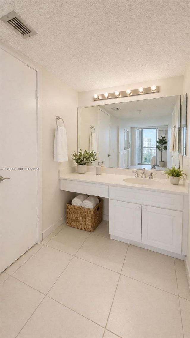 290 174th St , Unit 2211, Sunny Isles Beach, FL 33160 Photo