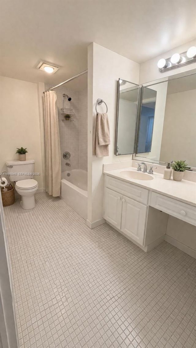 290 174th St , Unit 2211, Sunny Isles Beach, FL 33160 Photo