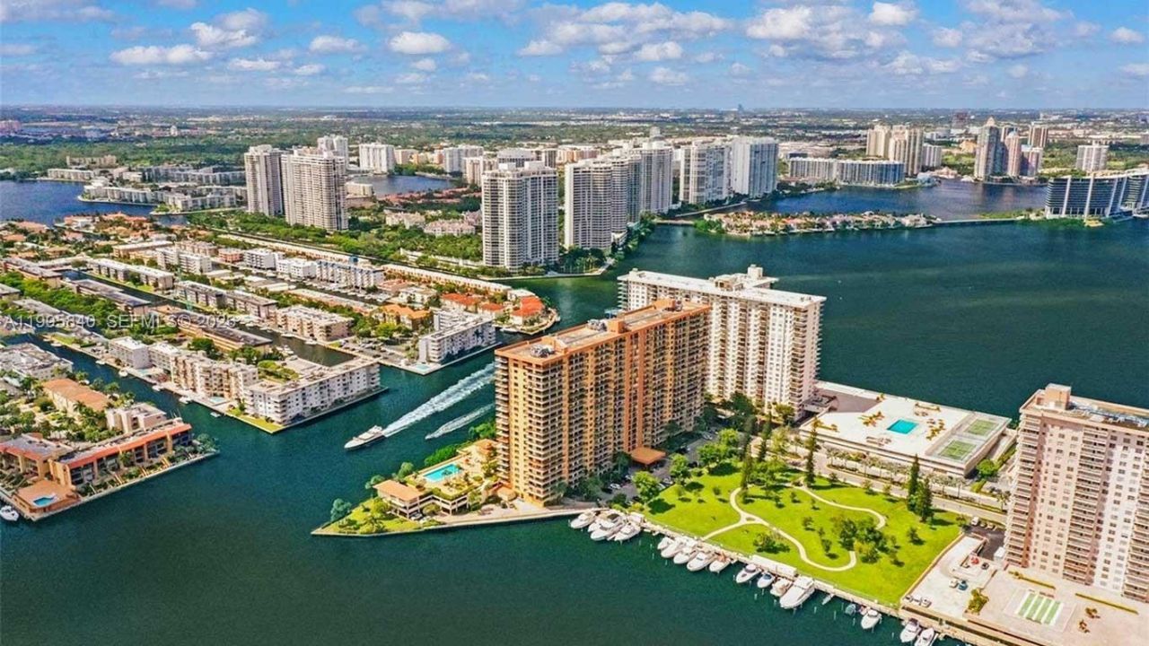 290 174th St , Unit 2211, Sunny Isles Beach, FL 33160 Photo