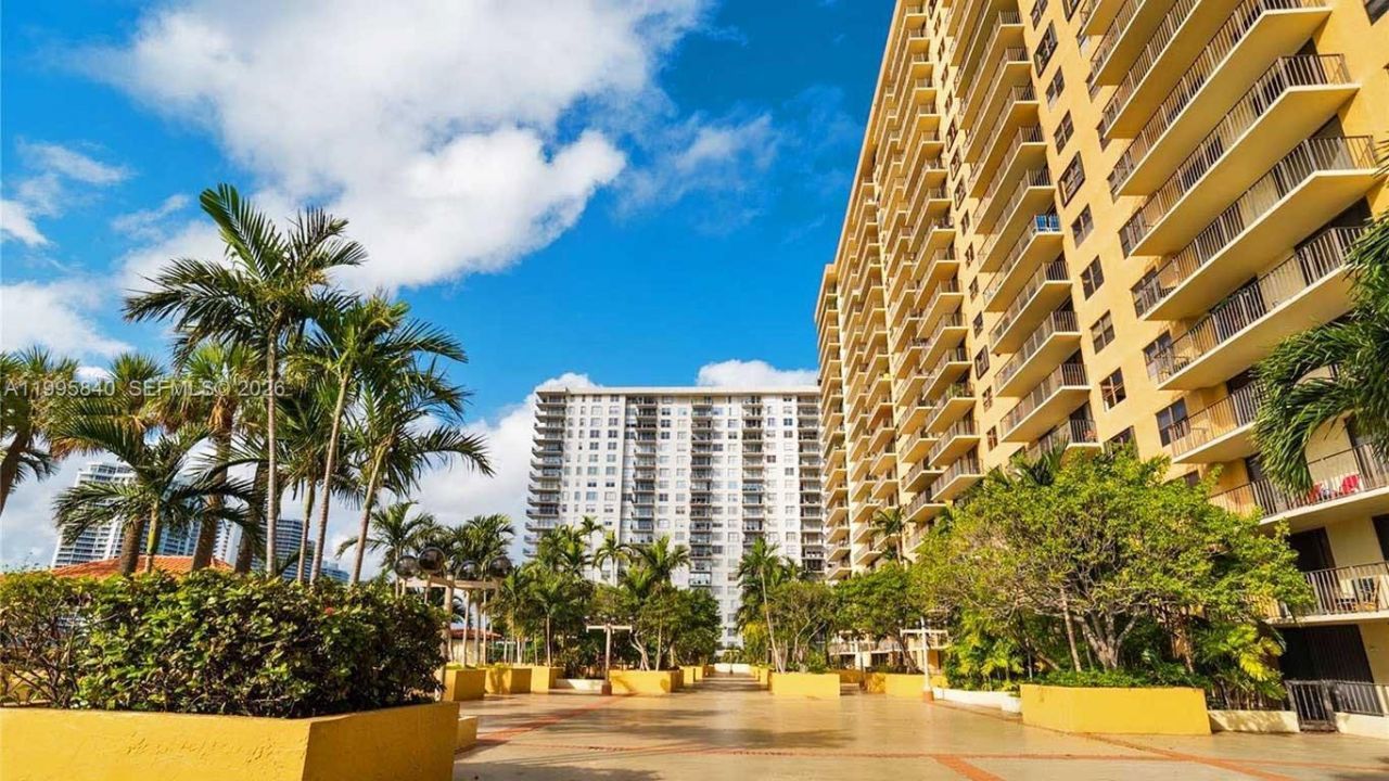 290 174th St , Unit 2211, Sunny Isles Beach, FL 33160 Photo