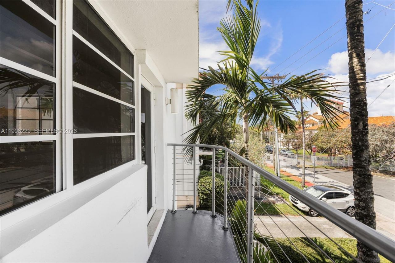 3915 N Meridian Ave, Unit 201, Miami Beach, FL 33140 Photo
