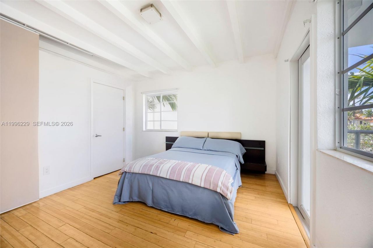 3915 N Meridian Ave, Unit 201, Miami Beach, FL 33140 Photo