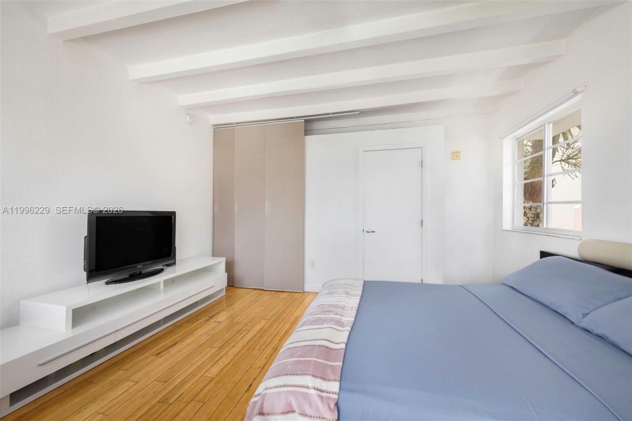 3915 N Meridian Ave, Unit 201, Miami Beach, FL 33140 Photo