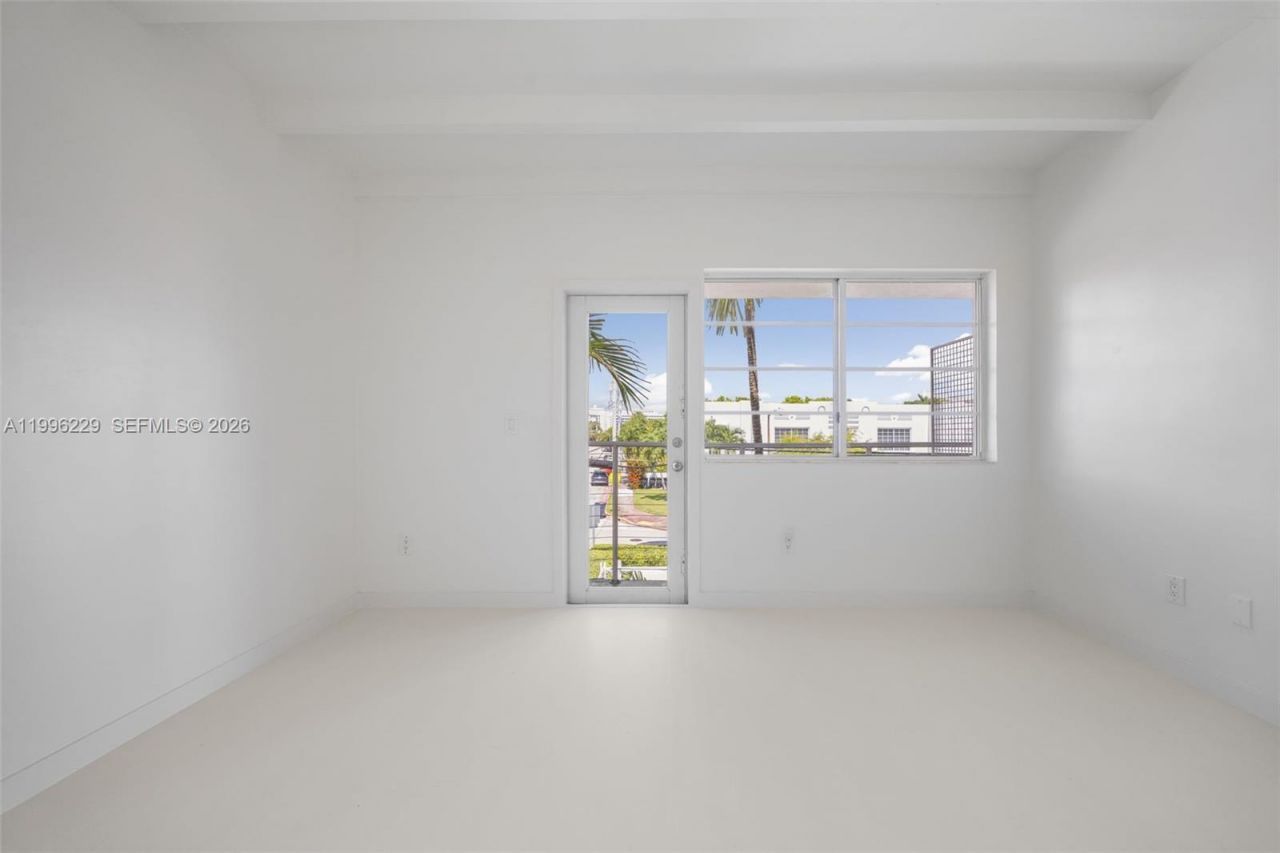3915 N Meridian Ave, Unit 201, Miami Beach, FL 33140 Photo