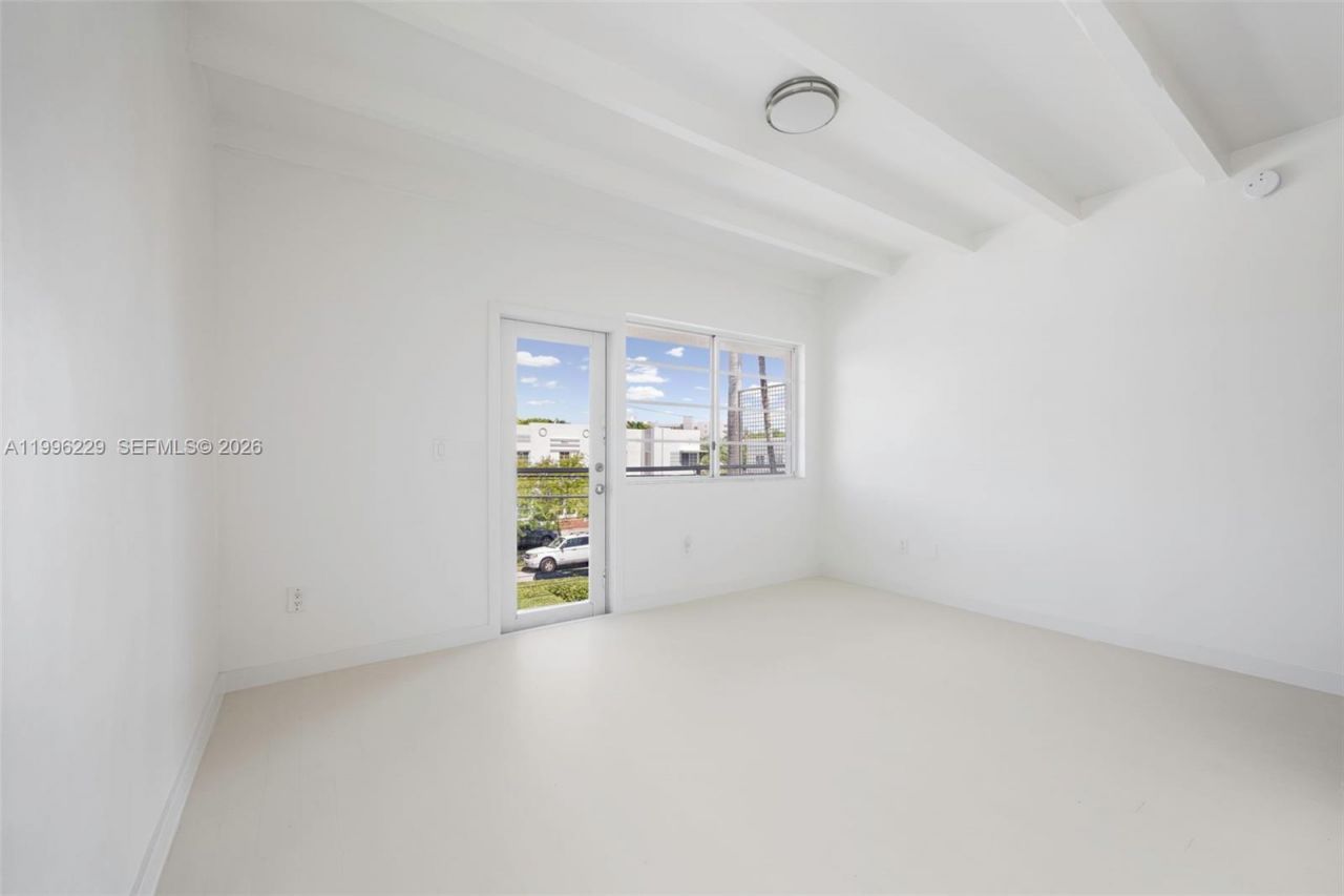 3915 N Meridian Ave, Unit 201, Miami Beach, FL 33140 Photo
