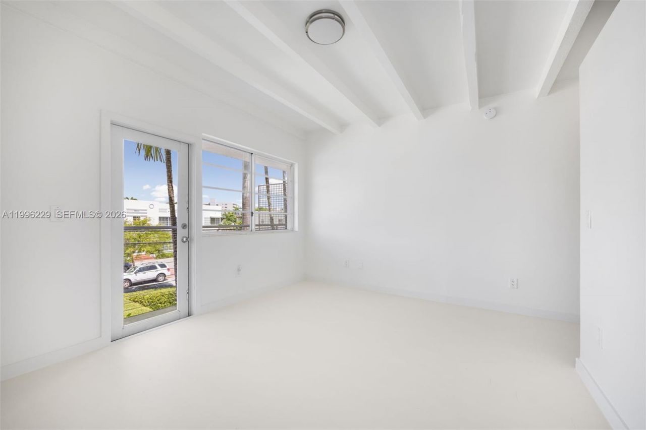 3915 N Meridian Ave, Unit 201, Miami Beach, FL 33140 Photo
