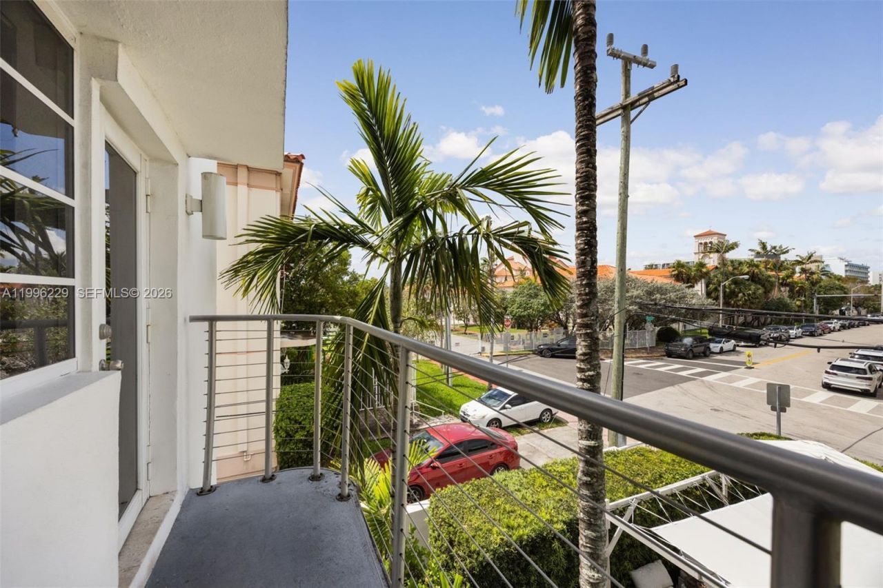 3915 N Meridian Ave, Unit 201, Miami Beach, FL 33140 Photo