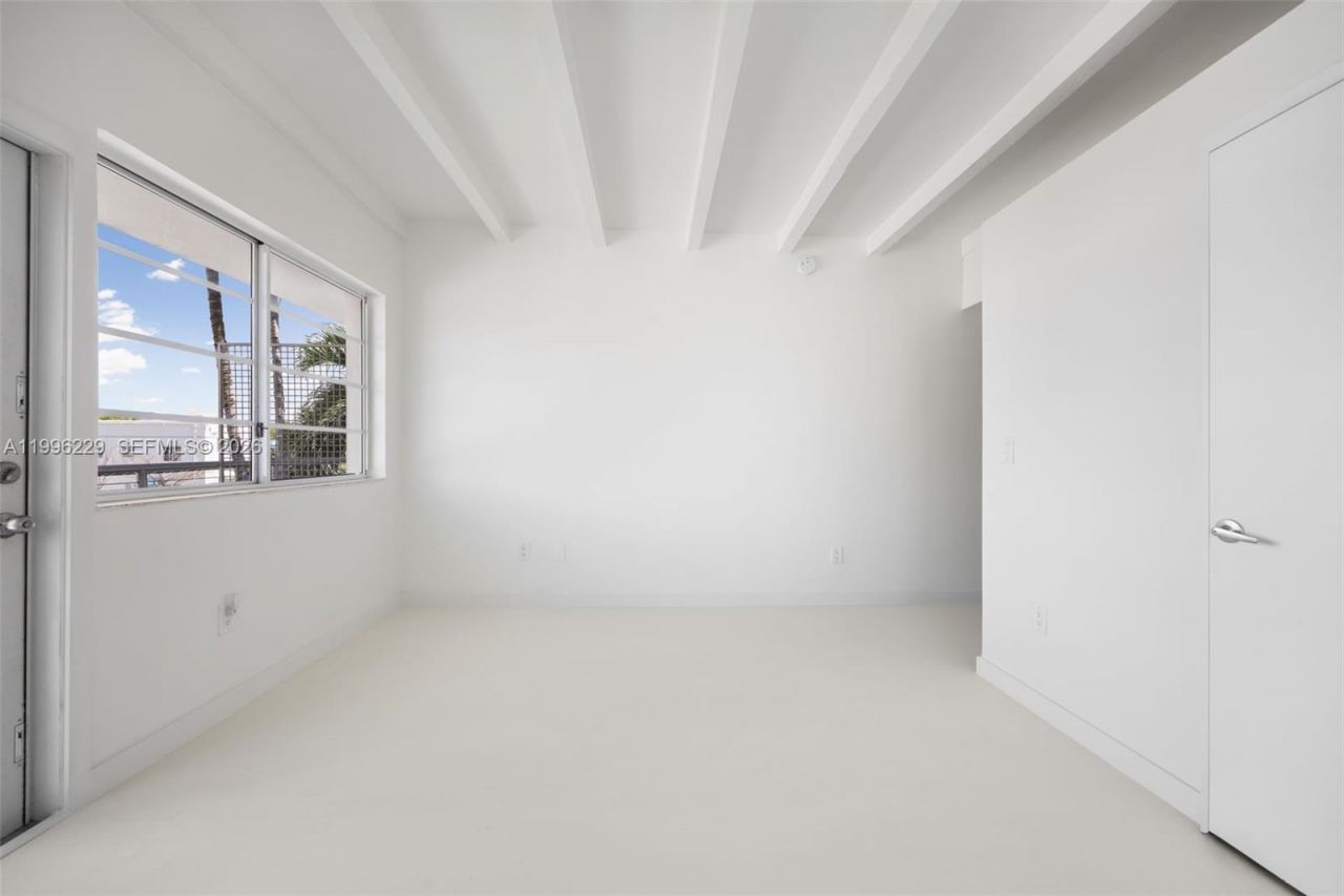 3915 N Meridian Ave, Unit 201, Miami Beach, FL 33140 Photo