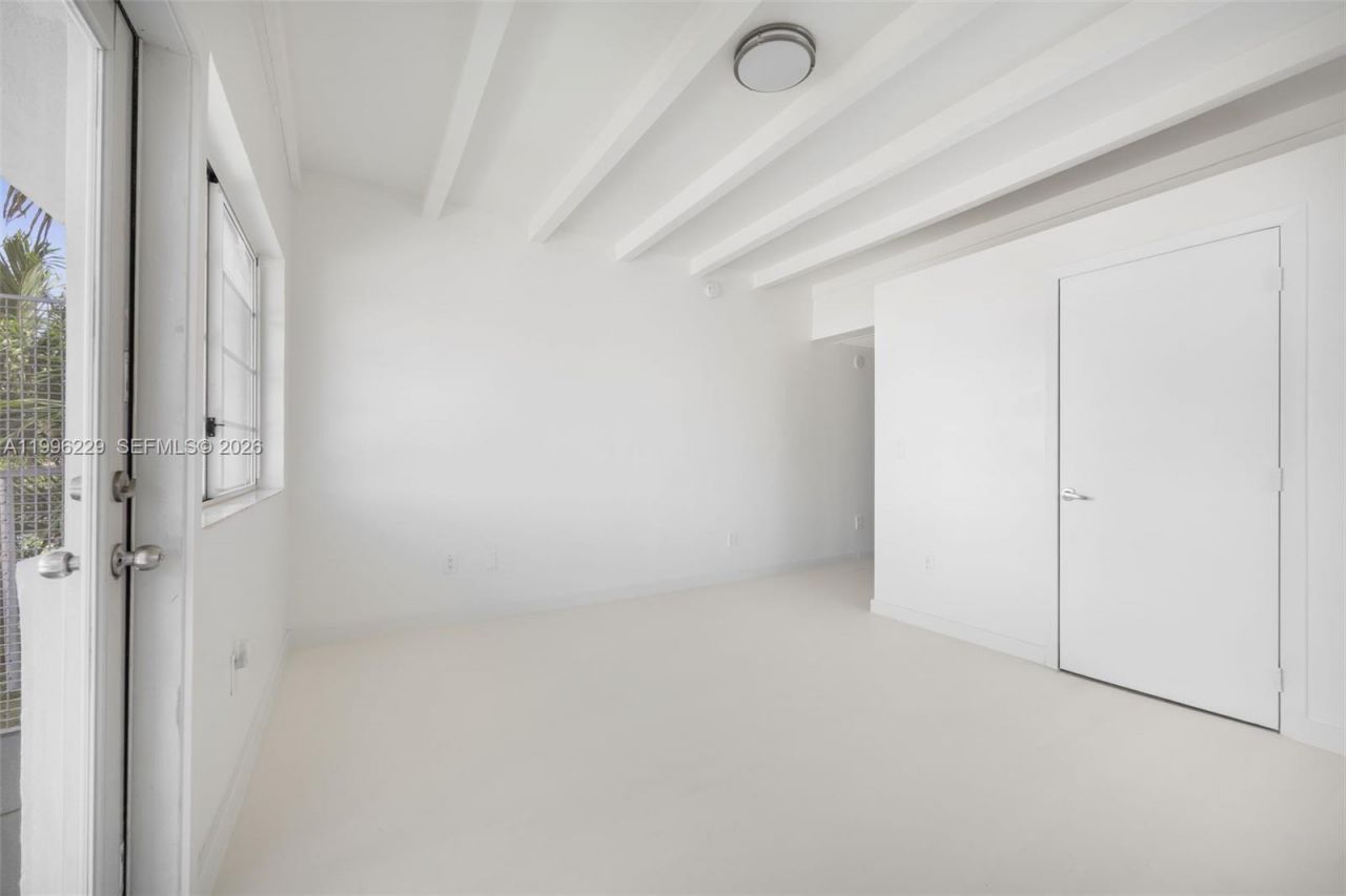 3915 N Meridian Ave, Unit 201, Miami Beach, FL 33140 Photo