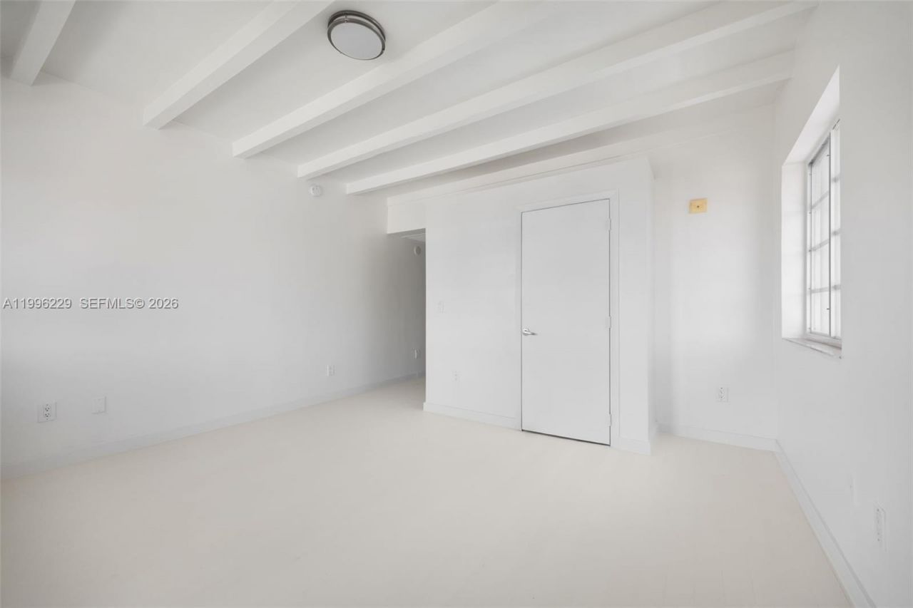 3915 N Meridian Ave, Unit 201, Miami Beach, FL 33140 Photo