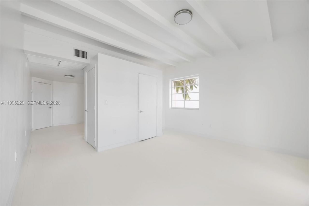 3915 N Meridian Ave, Unit 201, Miami Beach, FL 33140 Photo