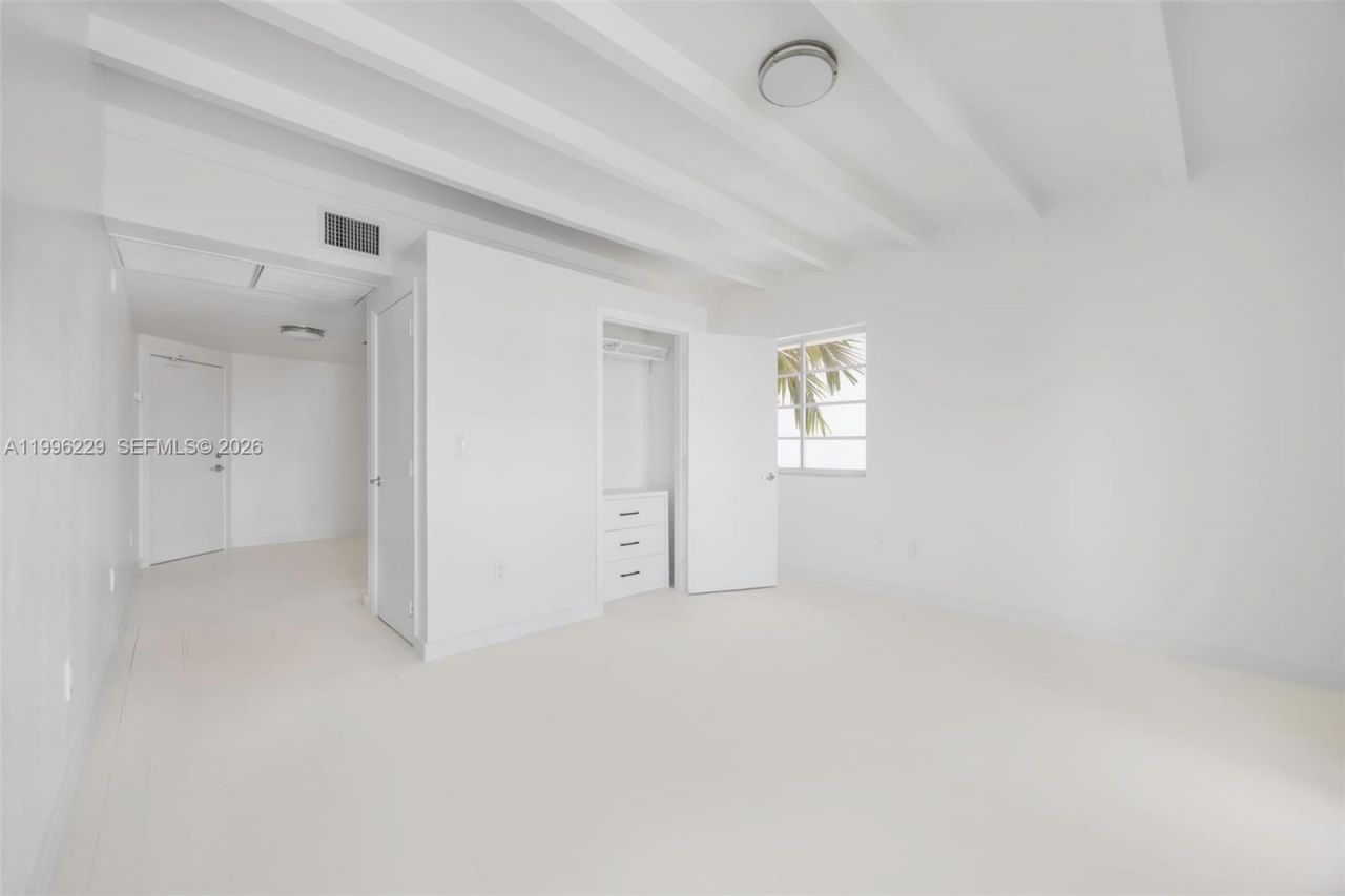 3915 N Meridian Ave, Unit 201, Miami Beach, FL 33140 Photo