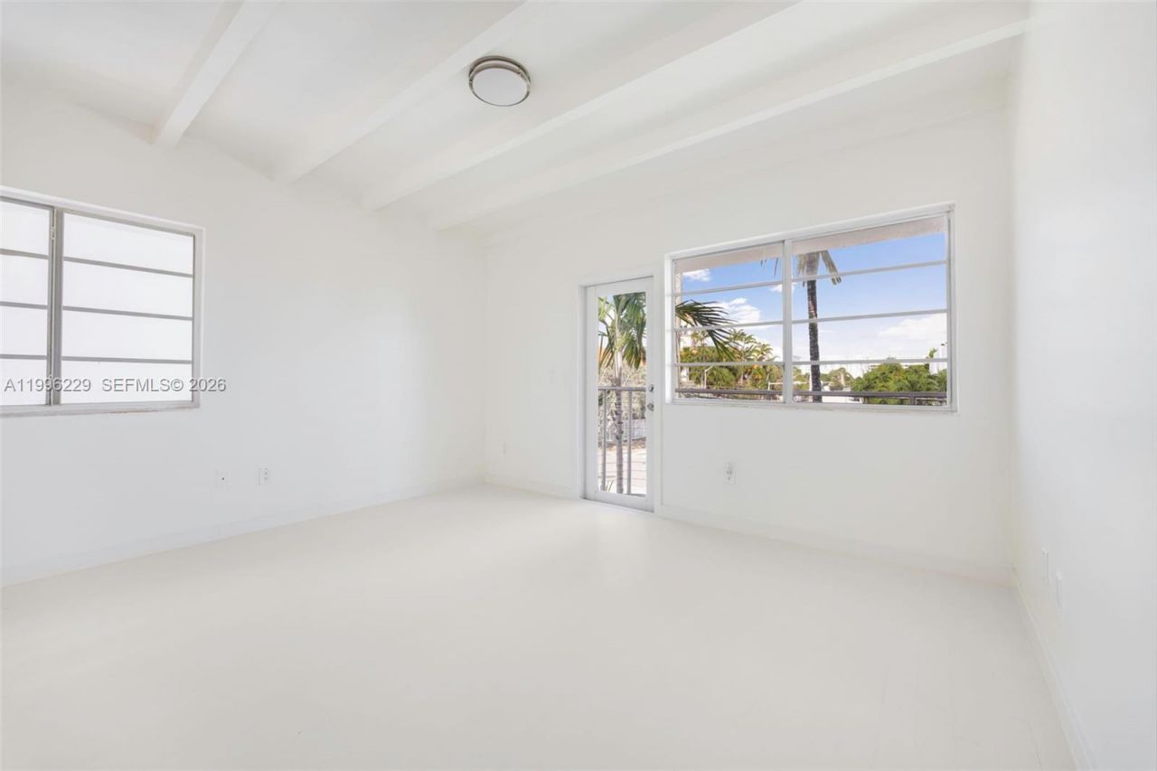 3915 N Meridian Ave, Unit 201, Miami Beach, FL 33140 Photo