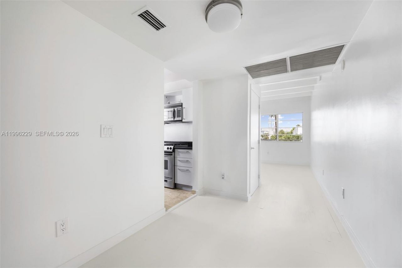 3915 N Meridian Ave, Unit 201, Miami Beach, FL 33140 Photo