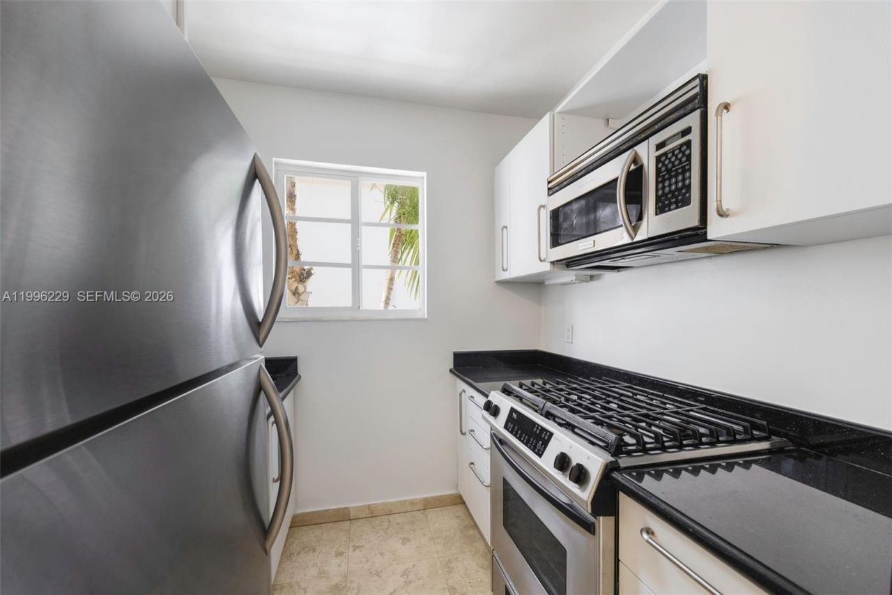 3915 N Meridian Ave, Unit 201, Miami Beach, FL 33140 Photo