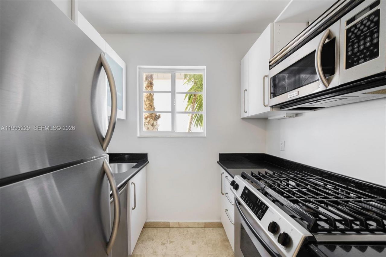 3915 N Meridian Ave, Unit 201, Miami Beach, FL 33140 Photo