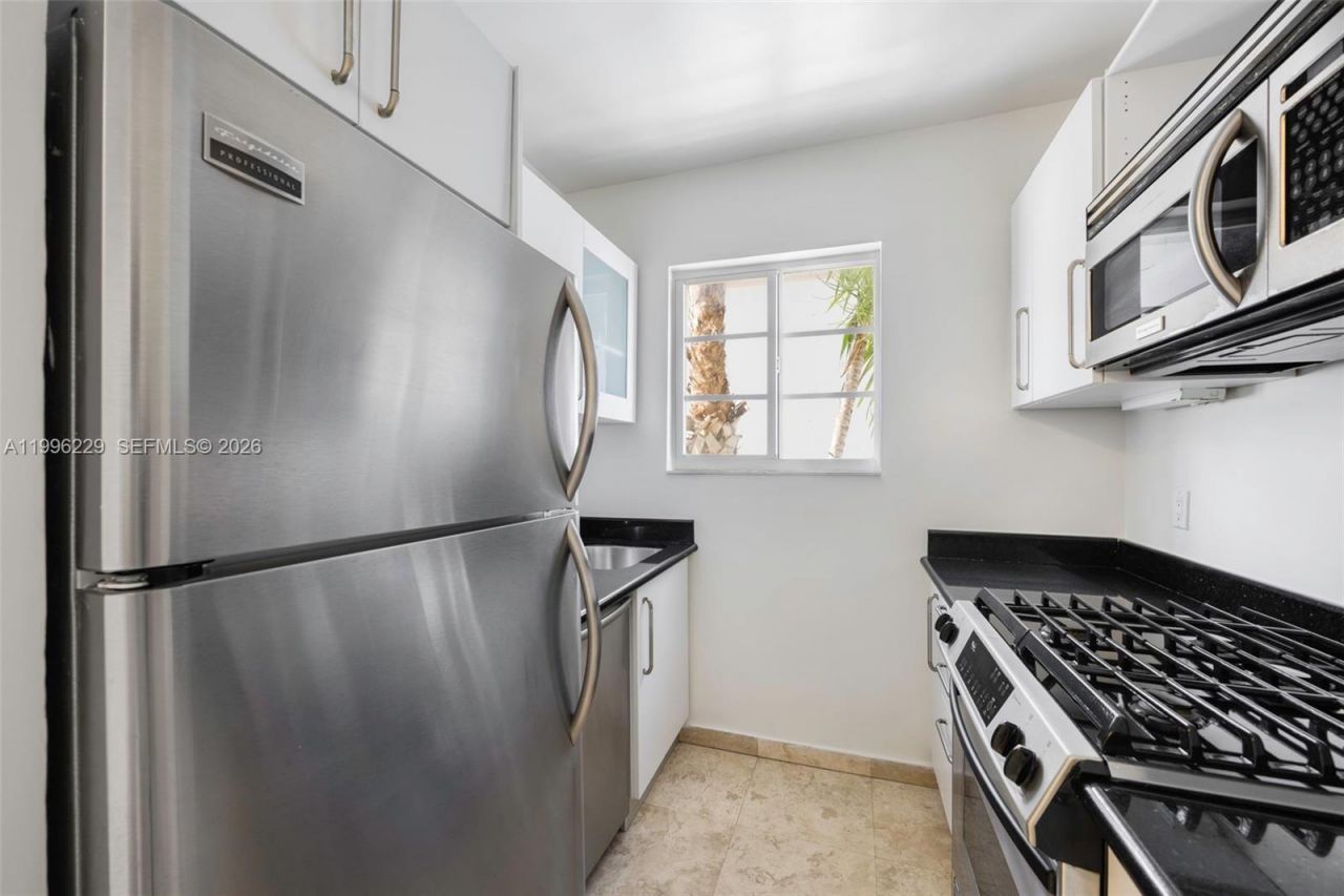 3915 N Meridian Ave, Unit 201, Miami Beach, FL 33140 Photo