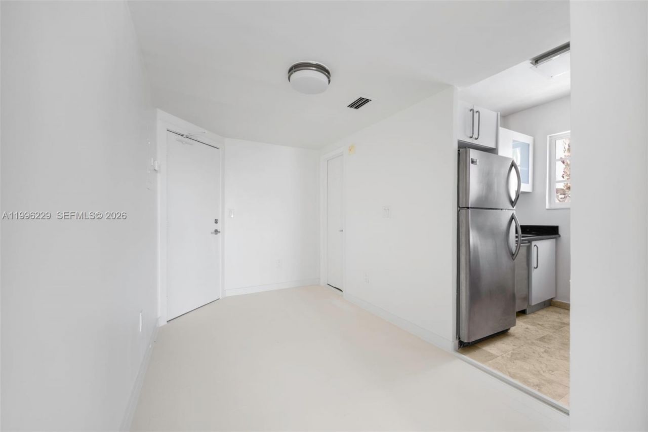3915 N Meridian Ave, Unit 201, Miami Beach, FL 33140 Photo