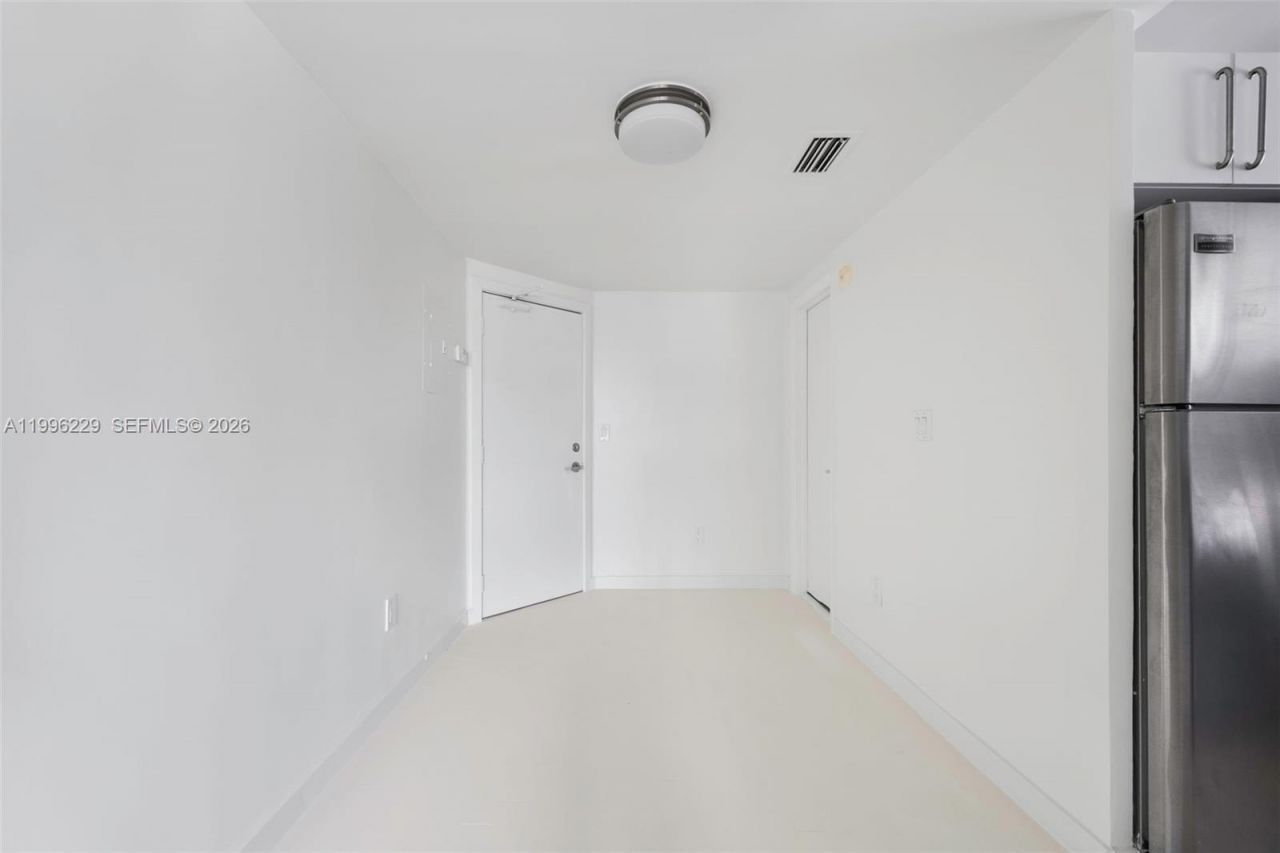 3915 N Meridian Ave, Unit 201, Miami Beach, FL 33140 Photo