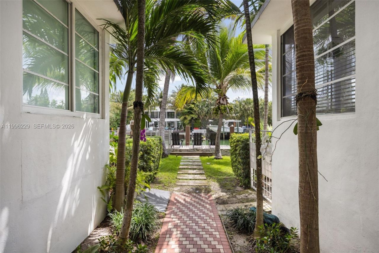 3915 N Meridian Ave, Unit 201, Miami Beach, FL 33140 Photo