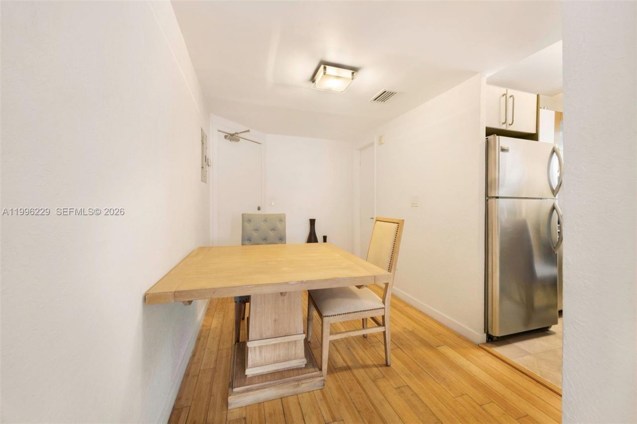 3915 N Meridian Ave, Unit 201, Miami Beach, FL 33140 Photo