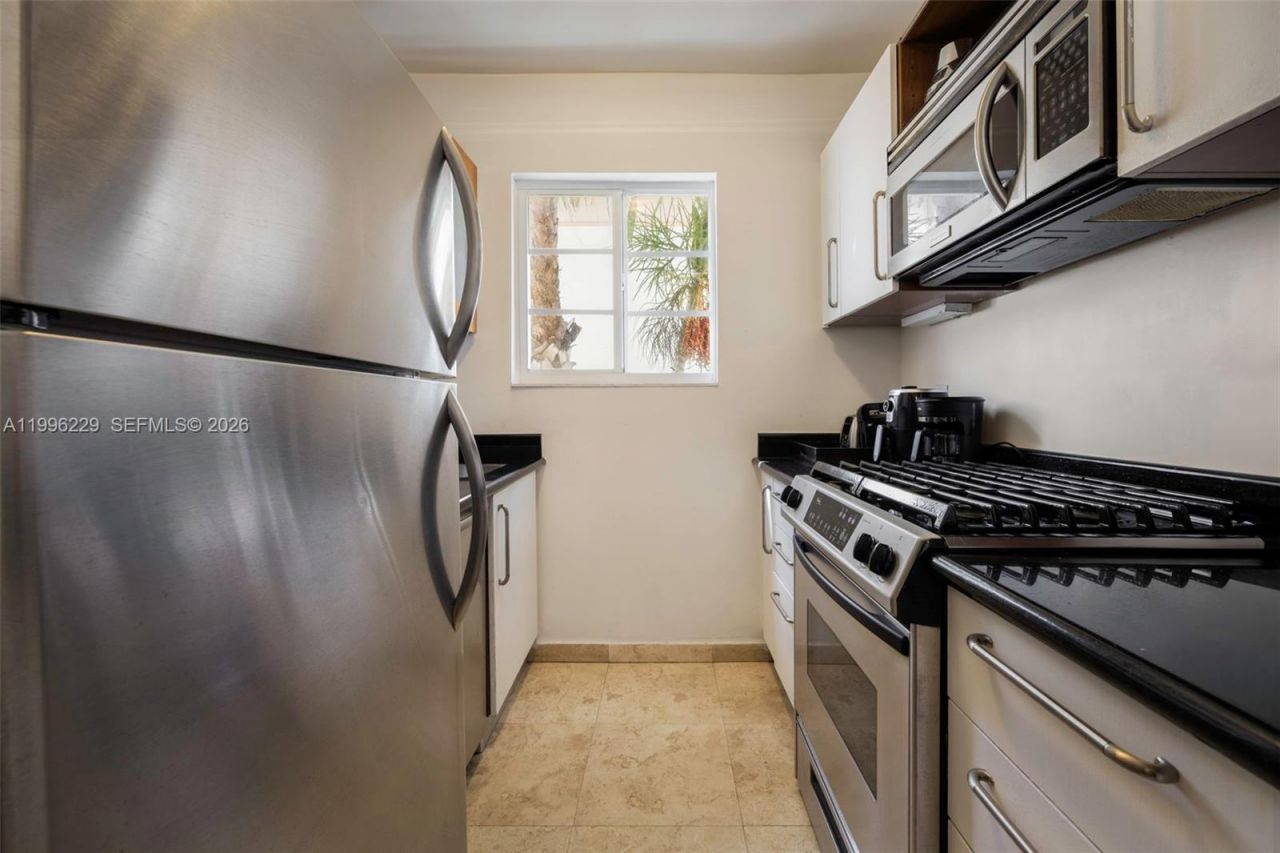 3915 N Meridian Ave, Unit 201, Miami Beach, FL 33140 Photo